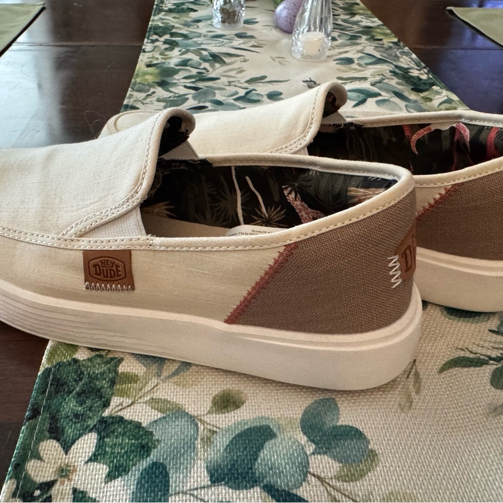 Hey Dude Off-White and Brown Women’s Sunapee Slip-On Shoes size 9.